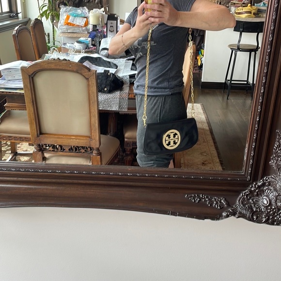 🛍🛍HOST PICK🛍🛍Stunning Tory Burch Crossbody leather bag - Picture 3 of 12